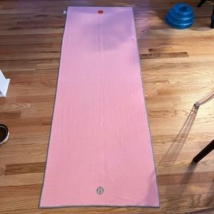 rare baby pink lululemon x skidless by yogitoes yoga towel